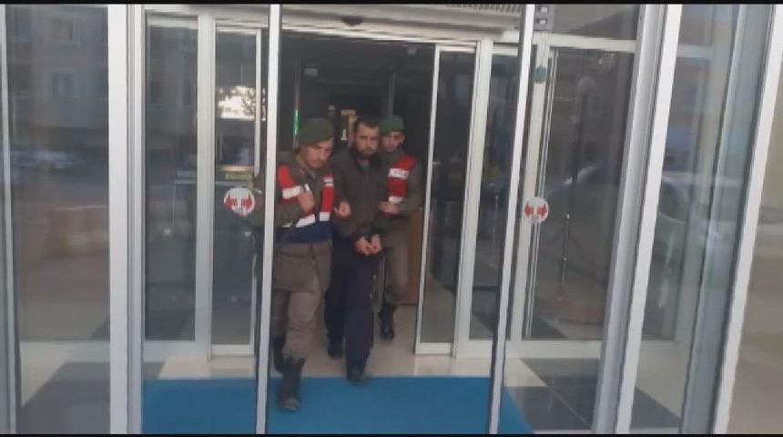 Camiden Para &Ccedil;alan Pişkin Hırsız, Paraları Sayarken Su&ccedil;&uuml;st&uuml; Yakalandı