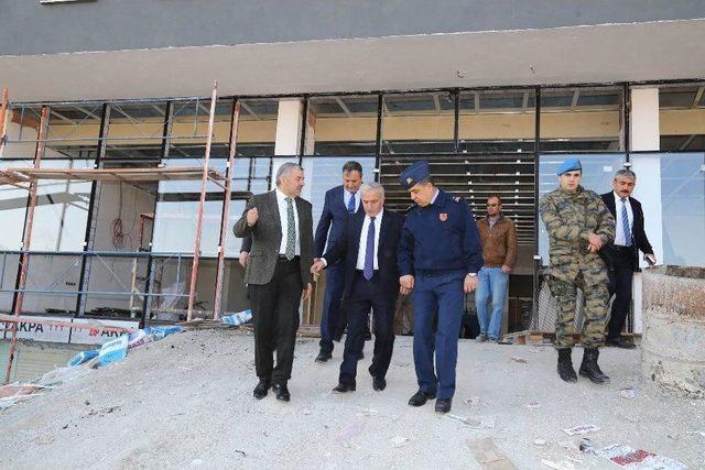 Vali Kam&ccedil;ı Emniyet Hizmet Binalarını İnceledi 1