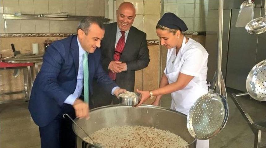 Tunceli&rsquo;de Bin Kişiye Sıcak Yemek