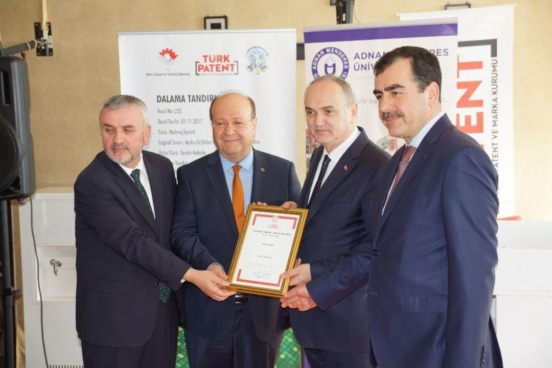 Bakan &Ouml;zl&uuml;, &rsquo;dalama Tandırı&rsquo; Coğrafi İşaret Belgesini Başkan &Ouml;zakcan&rsquo;a Teslim Etti