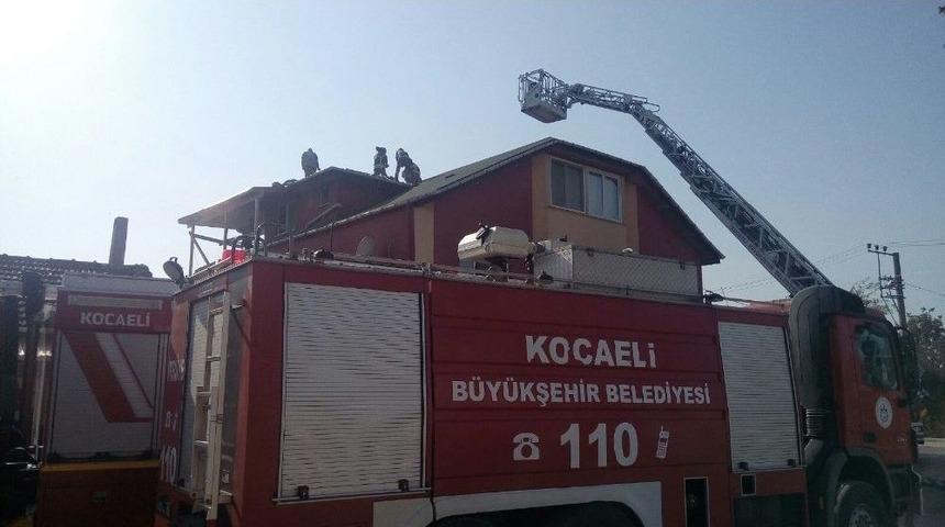 &Ccedil;atı Yangınına İtfaiye Ekipleri M&uuml;dahale Etti