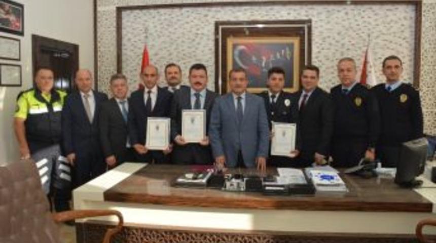 Antalya&rsquo;da Ayın Polisleri &Ouml;d&uuml;llendirildi