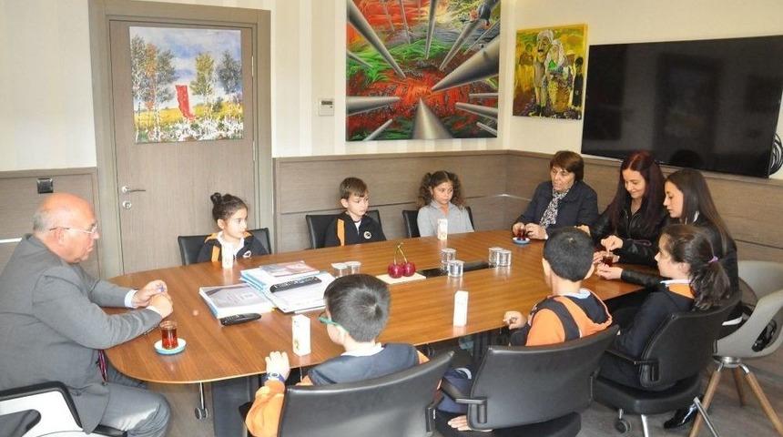 Başkan Eşkinat Kolej &Ouml;ğrencilerini Ağırladı