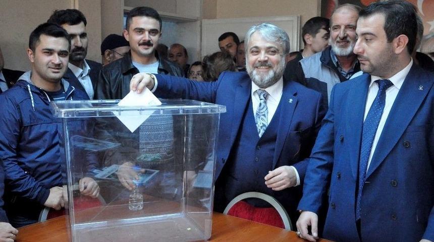 Ak Parti&rsquo;de Temay&uuml;l Yoklaması Yapıldı