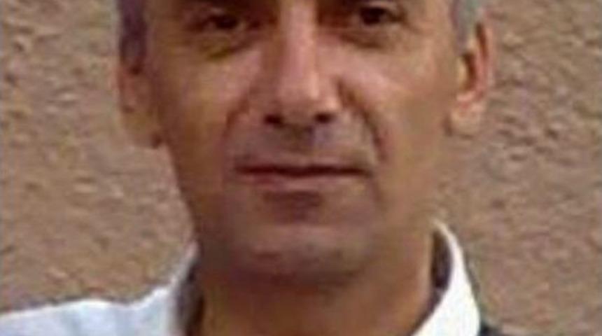 Kardeşinin &Ouml;ğretmenini Okul &Ccedil;ıkışı Sırtından Bı&ccedil;akladı