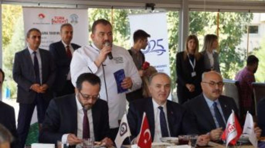 Bakan &Ouml;zl&uuml;, &rsquo;dalama Tandırı&rsquo; Coğrafi İşaret Belgesini Başkan &Ouml;zakcan&rsquo;a Teslim Etti