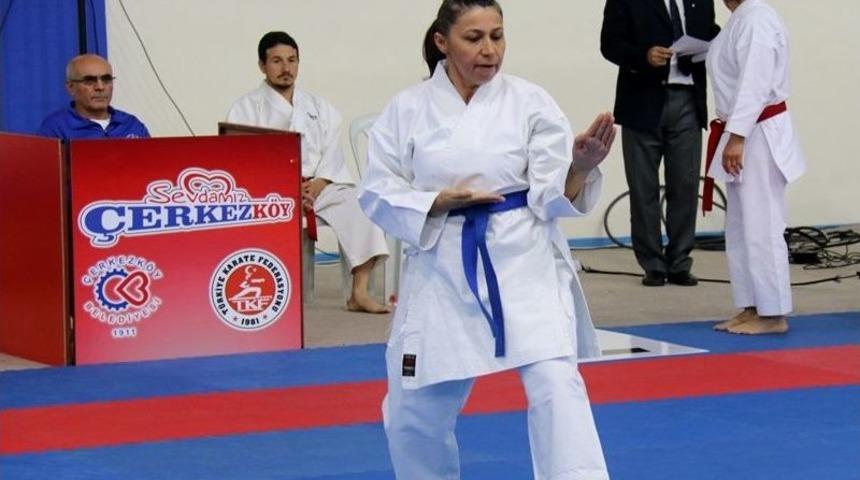 T&uuml;rkiye Karate Şampiyonası &Ccedil;erkezk&ouml;y&rsquo;de Başladı