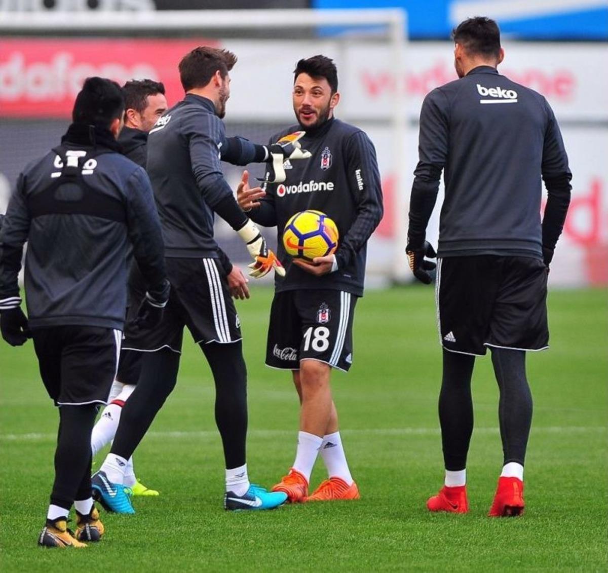 Beşiktaş, Akhisarspor Ma&ccedil;ı Hazırlıklarını S&uuml;rd&uuml;rd&uuml;