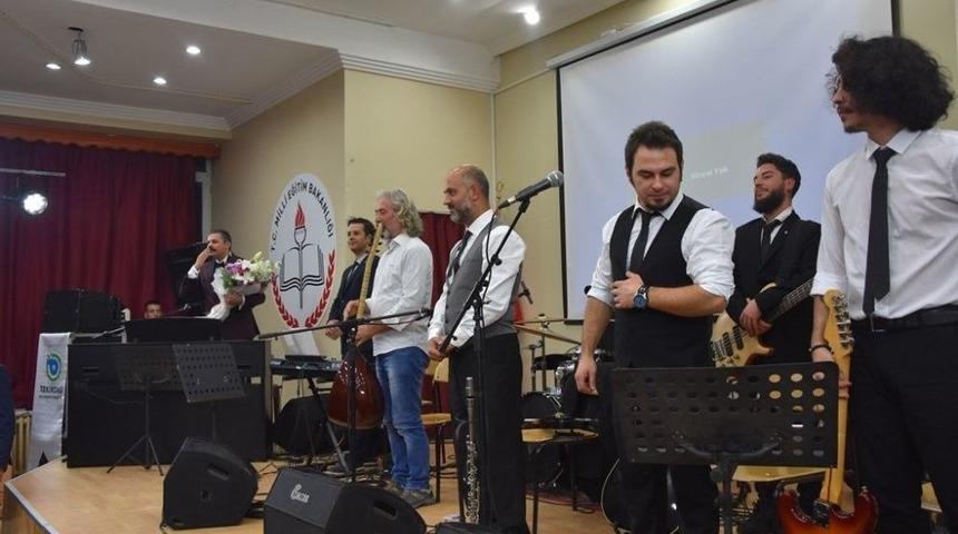 Mustafa Kemal Atat&uuml;rk Sevdiği Şarkılarla Anıldı