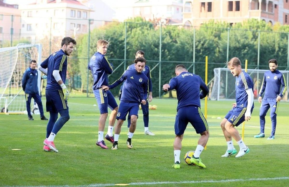 Fenerbah&ccedil;e, Sivasspor Ma&ccedil;ı Hazırlıklarını S&uuml;rd&uuml;rd&uuml;