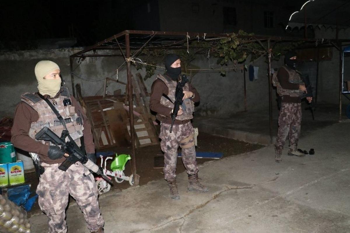 Adana&rsquo;da Deaş Operasyonu: 11 Suriyeliye G&ouml;zaltı