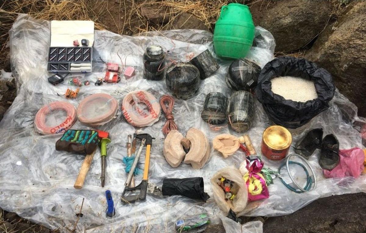 Teslim Olan Ter&ouml;ristin G&ouml;sterdiği Sığınakta Patlayıcı Bulundu