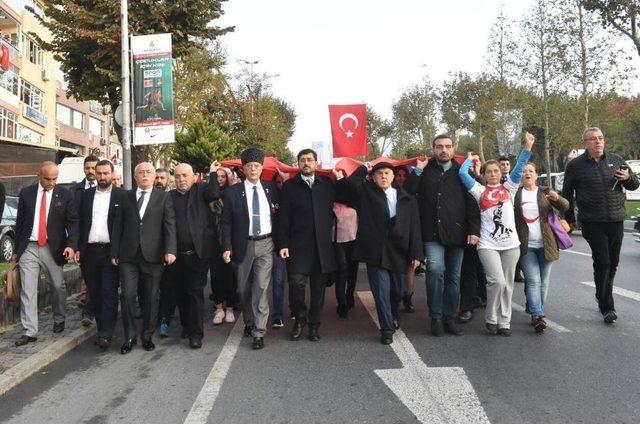 Beşiktaş’ta Bin 94 Metrelik Dev Türk Bayrağıyla Binler Dolmabahçe’ye Yürüdü