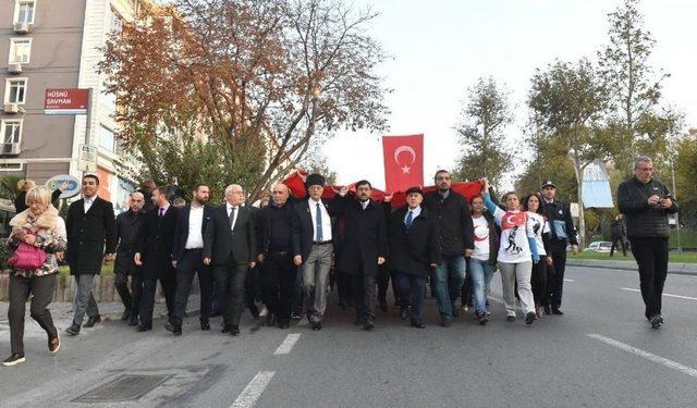 Beşiktaş’ta Bin 94 Metrelik Dev Türk Bayrağıyla Binler Dolmabahçe’ye Yürüdü