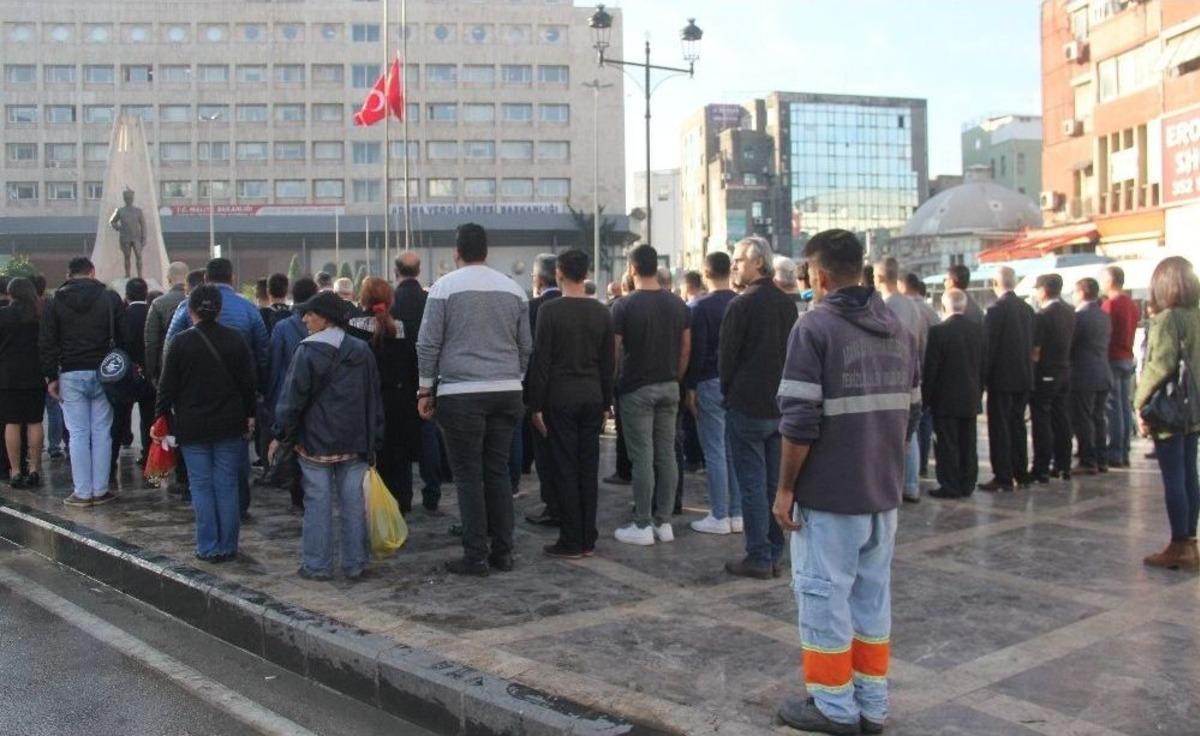 Adana&rsquo;da Saat Dokuzu Beş Ge&ccedil;e Hayat Durdu