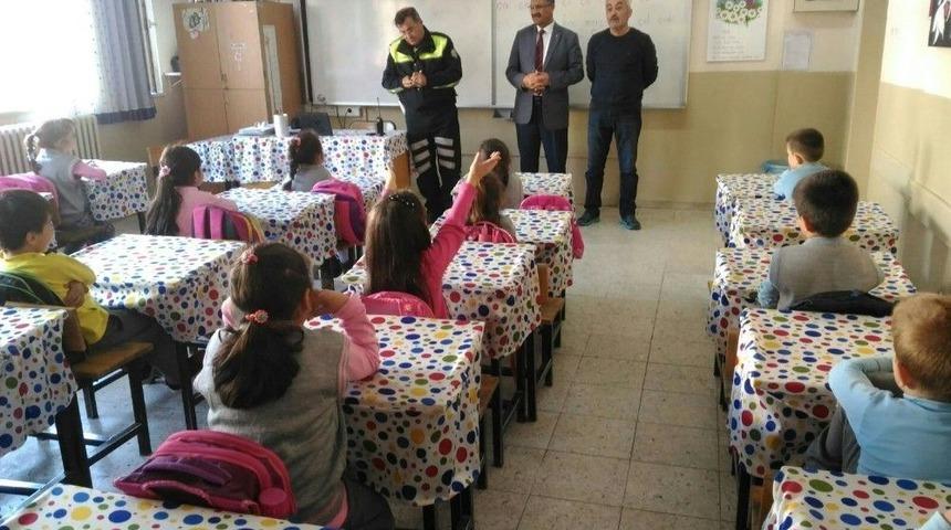 Polisten &Ouml;ğrencilere Trafik Eğitimi
