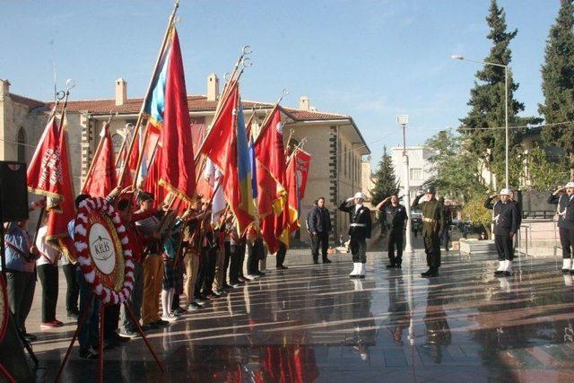 Atatürk Törenle Anıldı