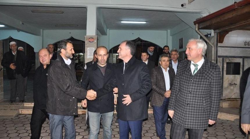 İneg&ouml;l&rsquo;&uuml;n Yeni Başkanı İshakpaşa T&uuml;rbesi&rsquo;nde Dua Ederek G&ouml;reve Başladı