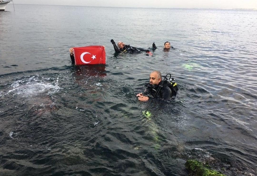 Maltepe&rsquo;de Ata&rsquo;ya Saygı Dalışı