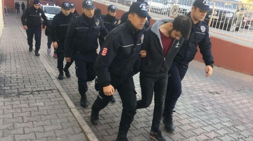 Uyuşturucudan G&ouml;zaltına Alınan 4 Kişi Adliyeye Sevk Edildi