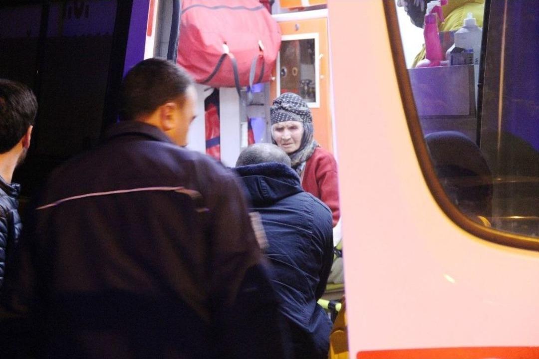 Yangını Fark Eden Gen&ccedil;ler Yaşlı Kadını Kurtardı