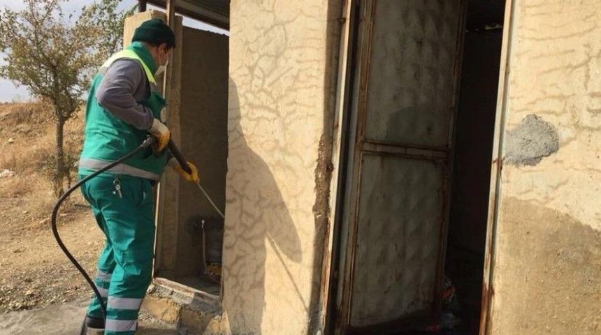 Adıyaman&rsquo;da Mahmut-el Ensari T&uuml;rbesinde Temizlik &Ccedil;alışması