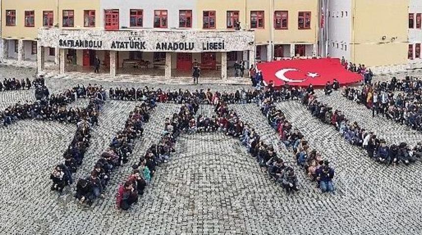 Atatürk Anadolu Lisesi Öğrencilerinden Atatürk Kareografisi