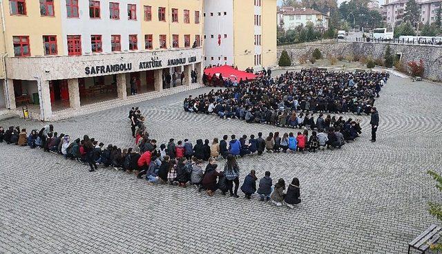 Atatürk Anadolu Lisesi Öğrencilerinden Atatürk Kareografisi