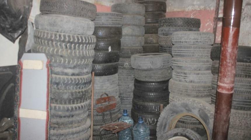 Ağrı’da Yağan Kar Lastikçilerin Yüzünü Güldürdü