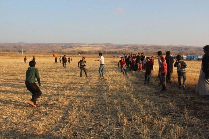 Suriyeli Tarım İşçilerinin Futbol Keyfi G1