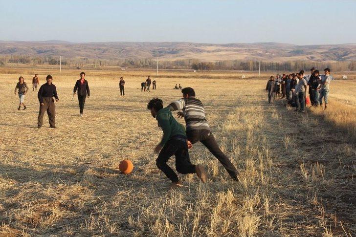 Suriyeli Tarım İşçilerinin Futbol Keyfi G3