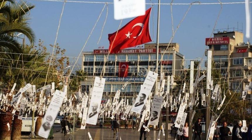 Atat&uuml;rk&rsquo;&uuml;n Anısına Meydana 3000 Kitap Ayracı Astılar