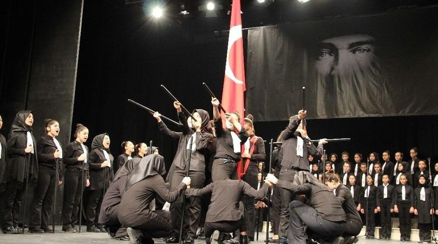 Atat&uuml;rk&rsquo;&uuml; Anma Programında &Ouml;ğrencilerin G&ouml;sterisi B&uuml;y&uuml;k İlgi G&ouml;rd&uuml;