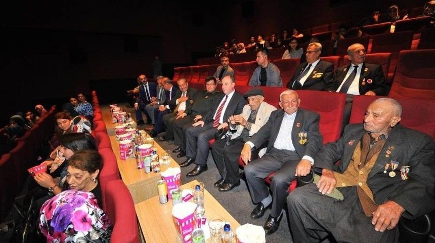 Vali Coşkun, Kore Gazileriyle &ldquo;ayla&rdquo; Filmini İzledi