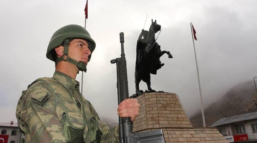 B&uuml;y&uuml;k &Ouml;nder Atat&uuml;rk&rsquo;&uuml; Anıyoruz