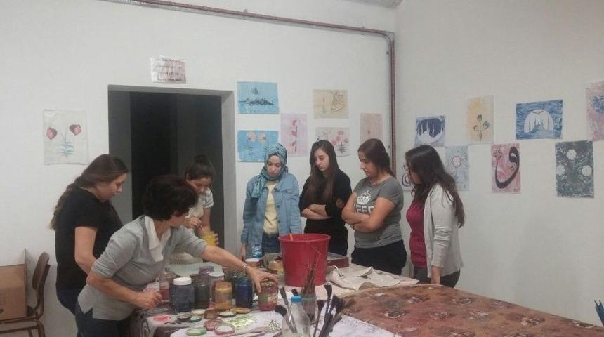 Burhaniye&rsquo;de Ebru Kursu İlgi G&ouml;rd&uuml;