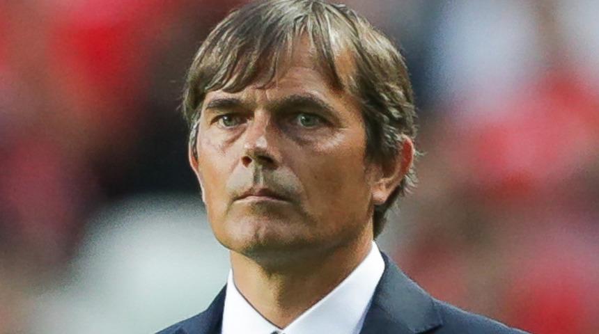 Fenerbah&ccedil;e'de Phillip Cocu'ya izin tepkisi