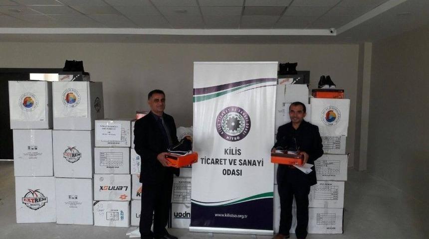 Kilis&rsquo;te Bin 130 İhtiya&ccedil; Sahibi &Ouml;ğrenciye Kışlık Ayakkabı Yardımı