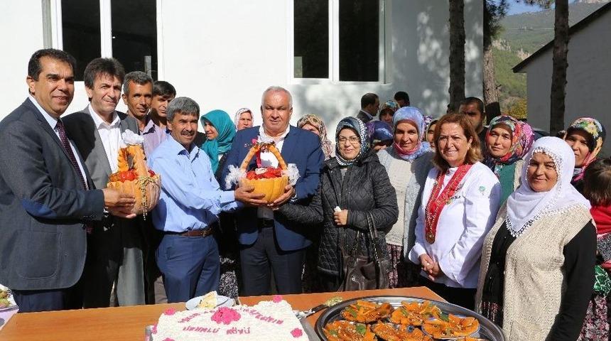 Başkan Tollu: "&uuml;r&uuml;nlerin Pazarlama Sorunu &Ccedil;&ouml;z&uuml;lmeli"