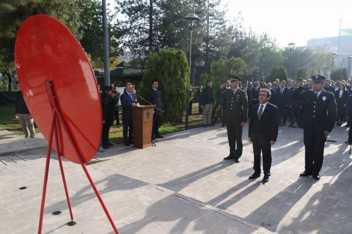 Atat&uuml;rk, G&uuml;neydoğu&rsquo;da T&ouml;renlerle Anıldı