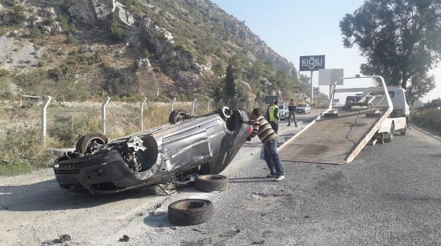 Söke’de Otomobil Yan Yola Uçtu: 1 Yaralı