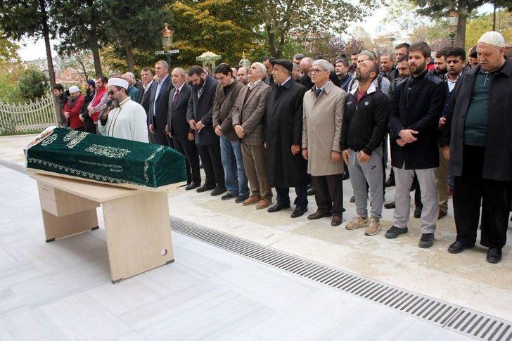 Osmanlı Hanedanından Merhum Salih Zeki Yeğen’in Eşi Ülkü Yeğen Son Yolculuğuna Uğurlandı G3