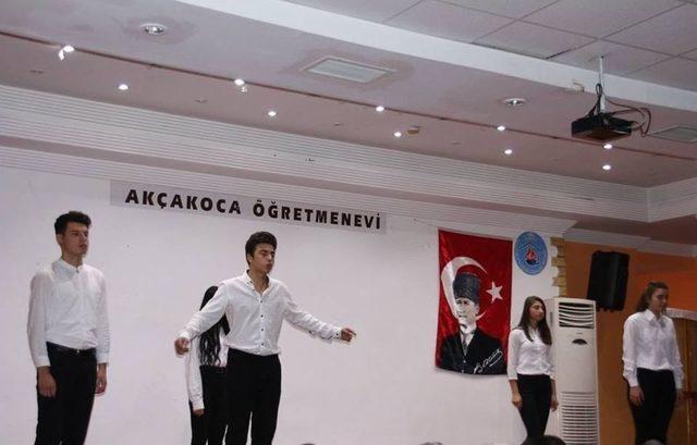 Akçakoca’da 10 Kasım Etkinliklerinde Öğrenciler Göz Doldurdu