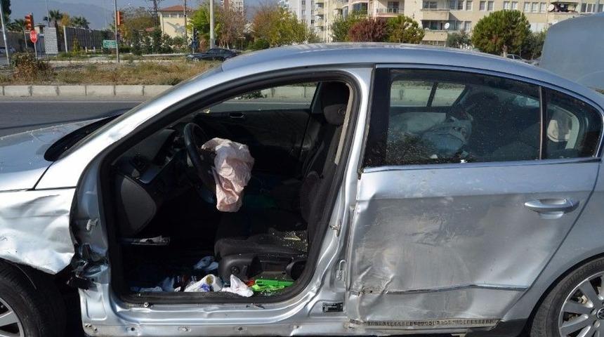 S&ouml;ke&rsquo;de Trafik Kazası: 3 Yaralı