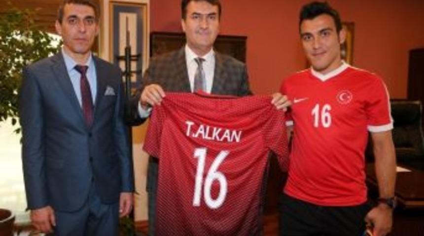 İşitme Engelli Milli Futbolcudan D&uuml;ndar&rsquo;a Ziyaret