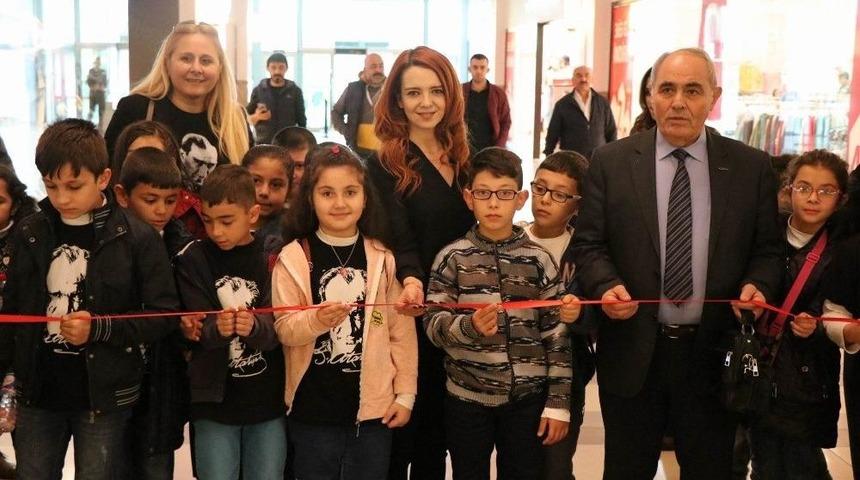 Meysu Outlet&rsquo;te Atat&uuml;rk&rsquo;&uuml;n Fotoğraflarının Yer Aldığı Resim Sergisi A&ccedil;ıldı