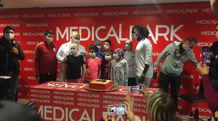 Gomis&rsquo;ten Kanser Hastası &Ccedil;ocuklara Anlamlı Destek