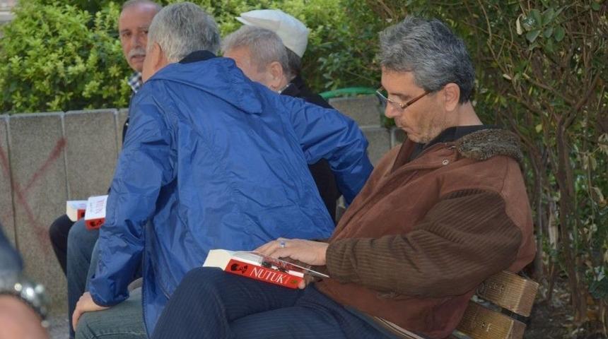 Atat&uuml;rk&rsquo;&uuml; Nutuk Okuyarak Andılar