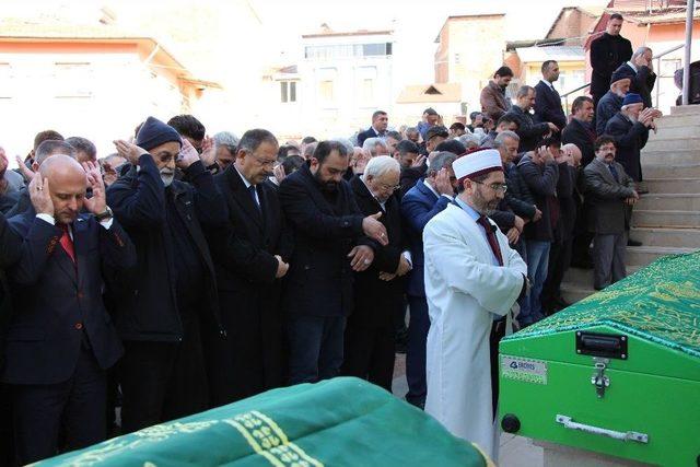 Bakan Özhaseki Eski Başkanın Cenazesine Katıldı
