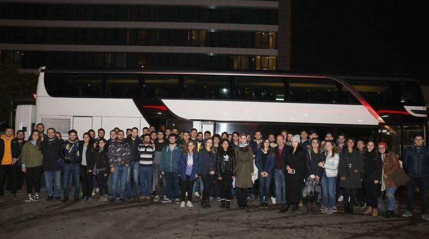 "t&uuml;rkiye Cumhuriyeti&rsquo;nde B&uuml;t&uuml;n Yollar Atat&uuml;rk&rsquo;e &Ccedil;ıkar" Dedi, Anıtkabir&rsquo;e Gitmek İsteyenlere Destek Verdi
